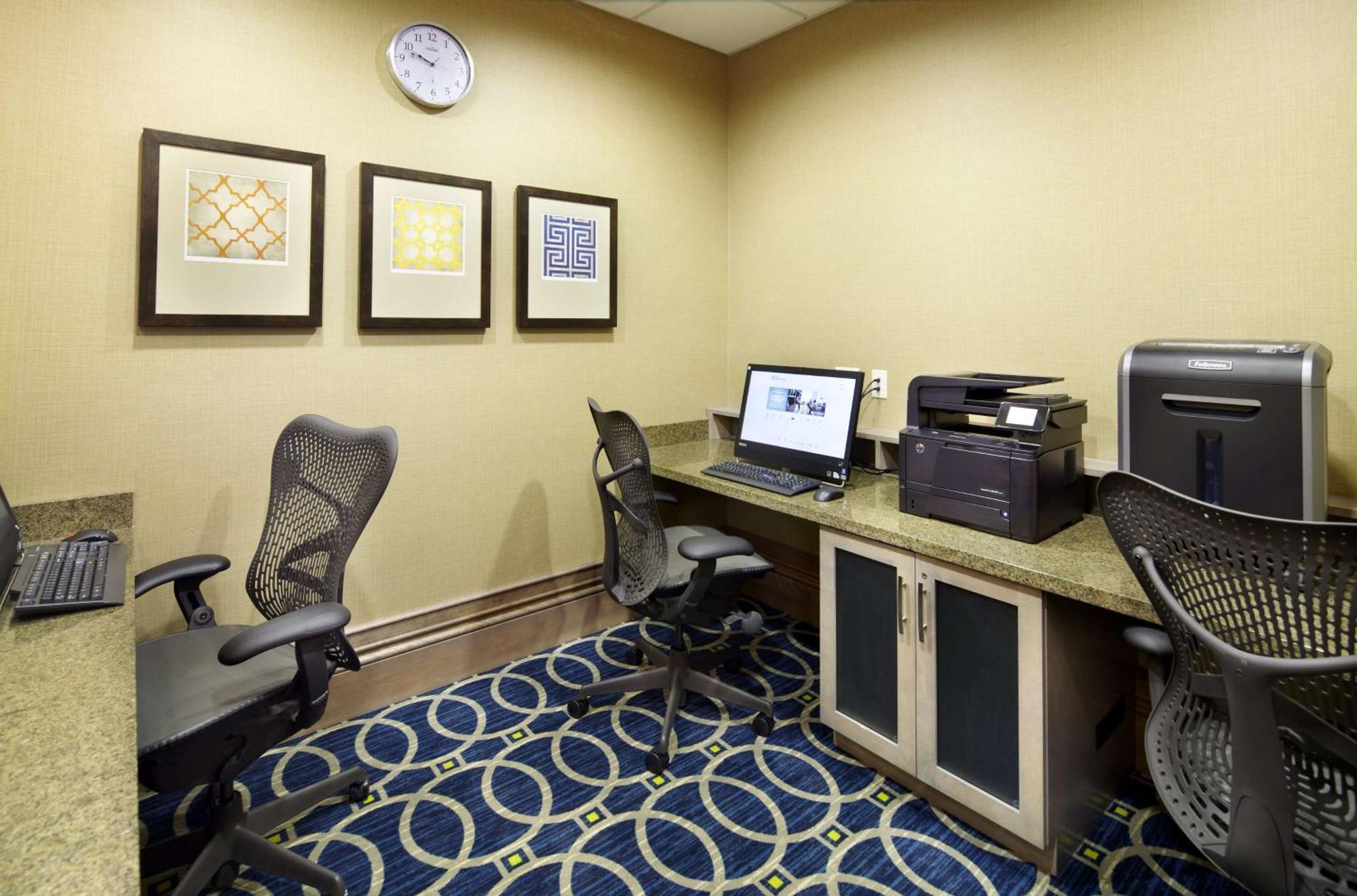 Hilton Garden Hotel 3*