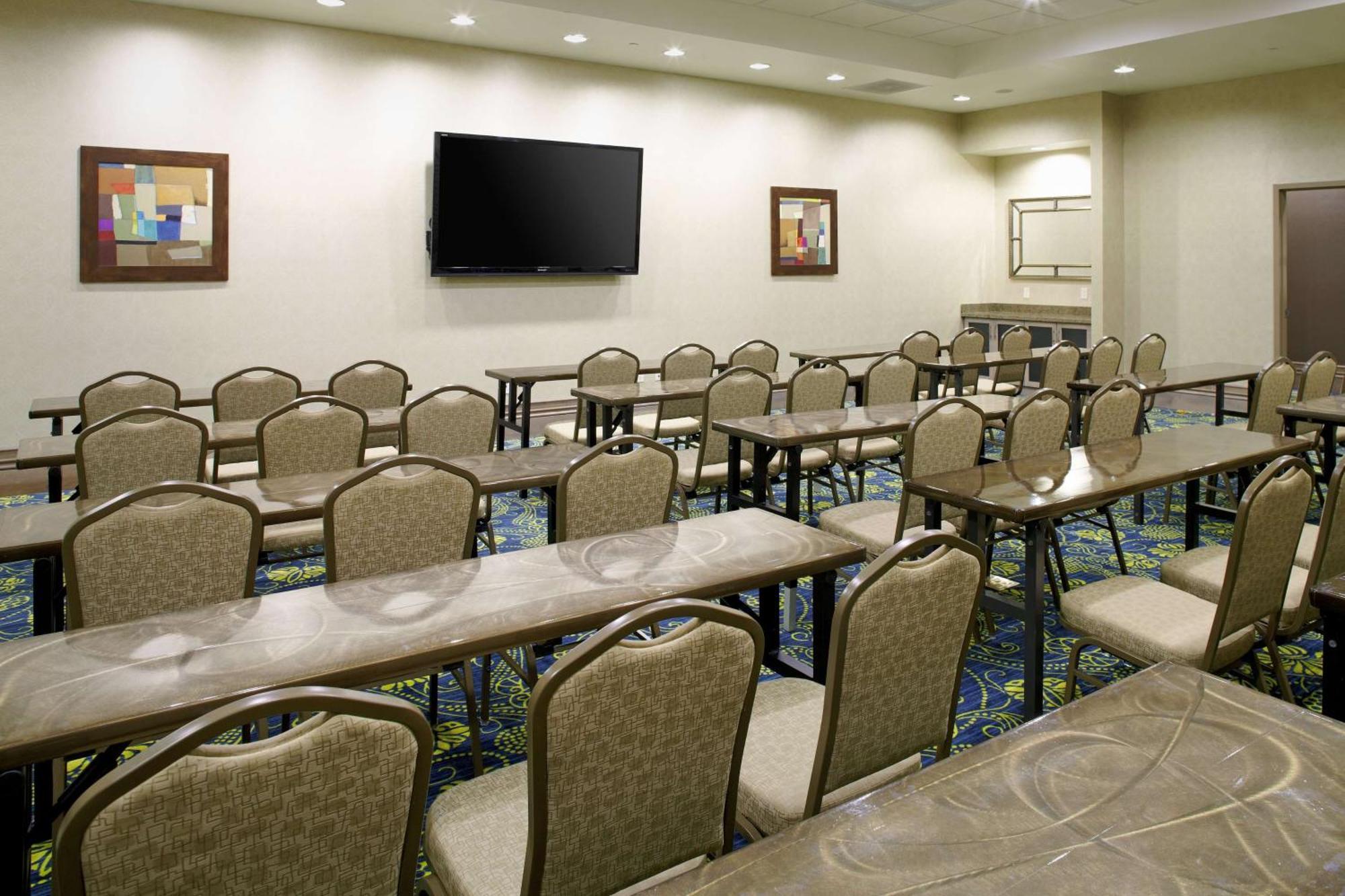 Hilton Garden Hotel 3*